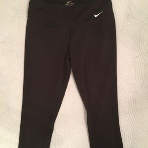 Black nike capris